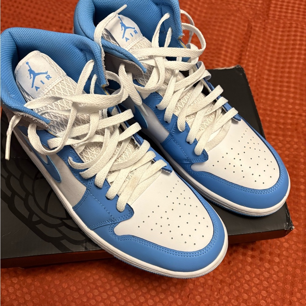 Jordan 1 Mid SE White and University Blue
